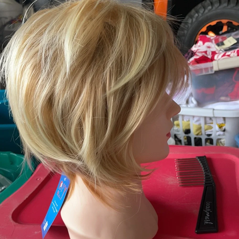 Short Layered Blonde Synthetic Wig for Women - Natural Everyday Look